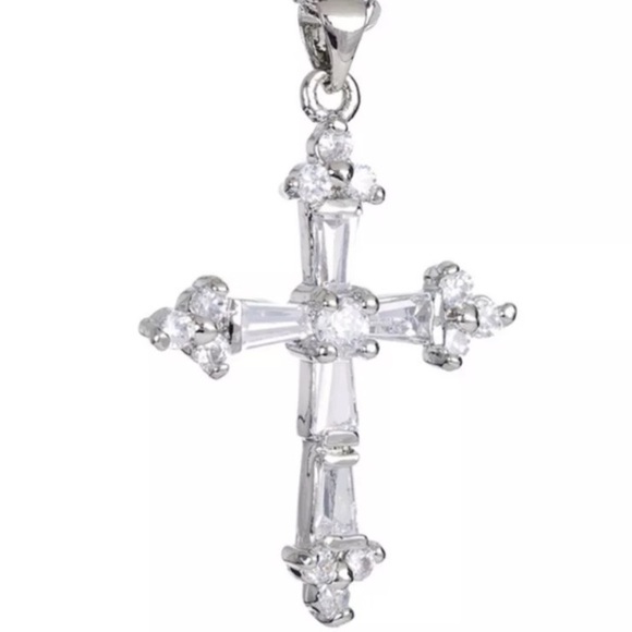 Jewelry - 🆕 GORGEOUS! 18 kt white gold plated cross